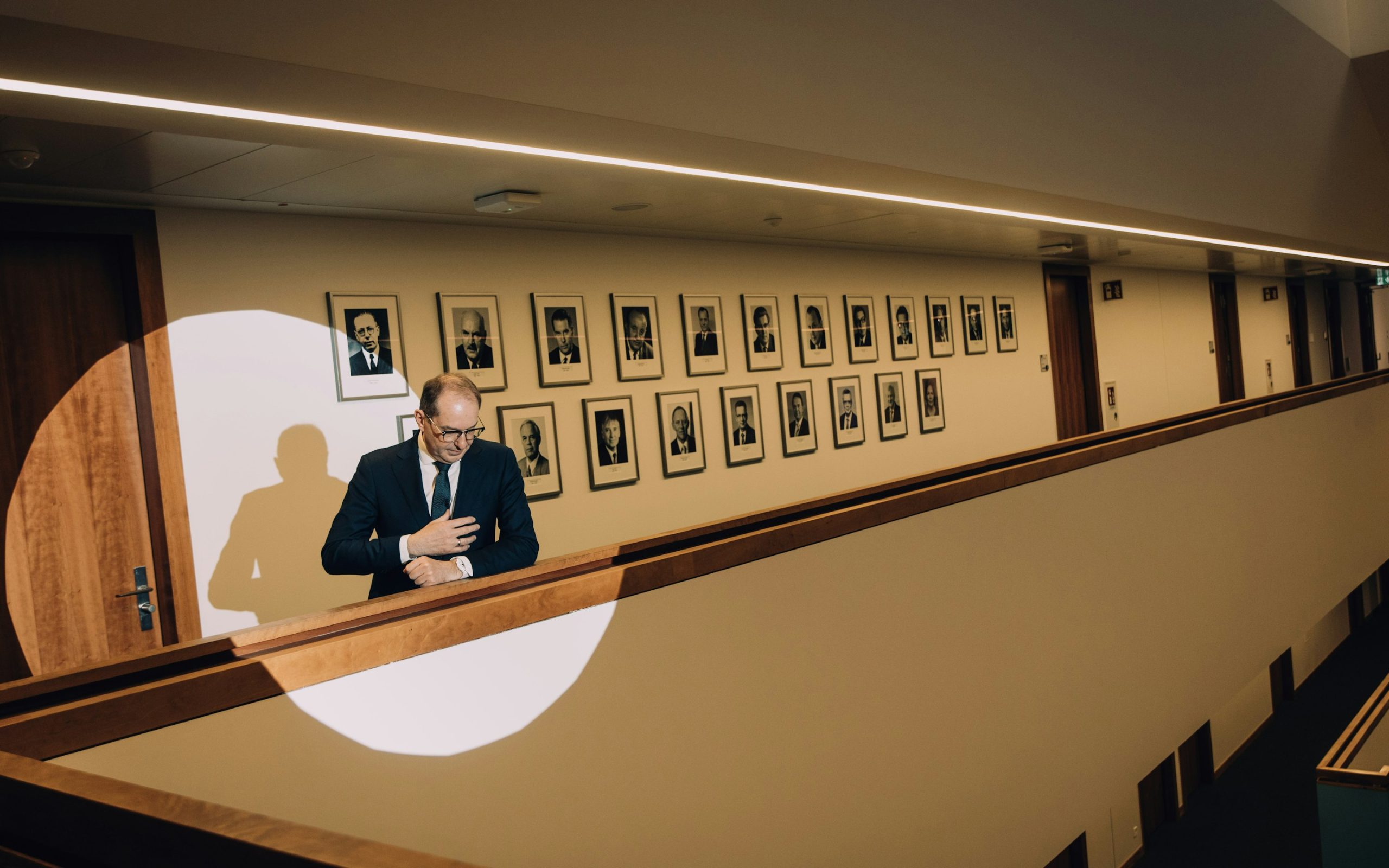 Interview mit Bundesinnenminister Alexander Dobrindt über hybride Bedrohungen und nationale Sicherheitsstrategien