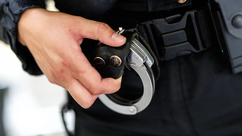 Diskussion über Generalschlüssel für Handschellen in Bayern