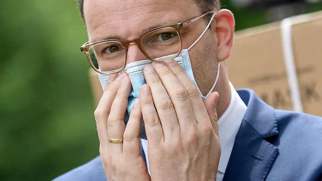 Regierung verbrennt Milliarden Corona-Masken: Ein Überblick über Kosten und Konsequenzen