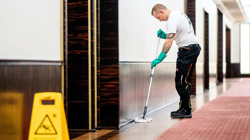 Lohnentwicklung in Deutschland: Beschäftigte ohne Berufsabschluss profitieren