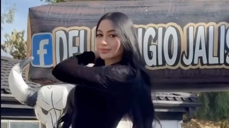 Influencerin beeindruckt mit Rodeo-Bullenritt