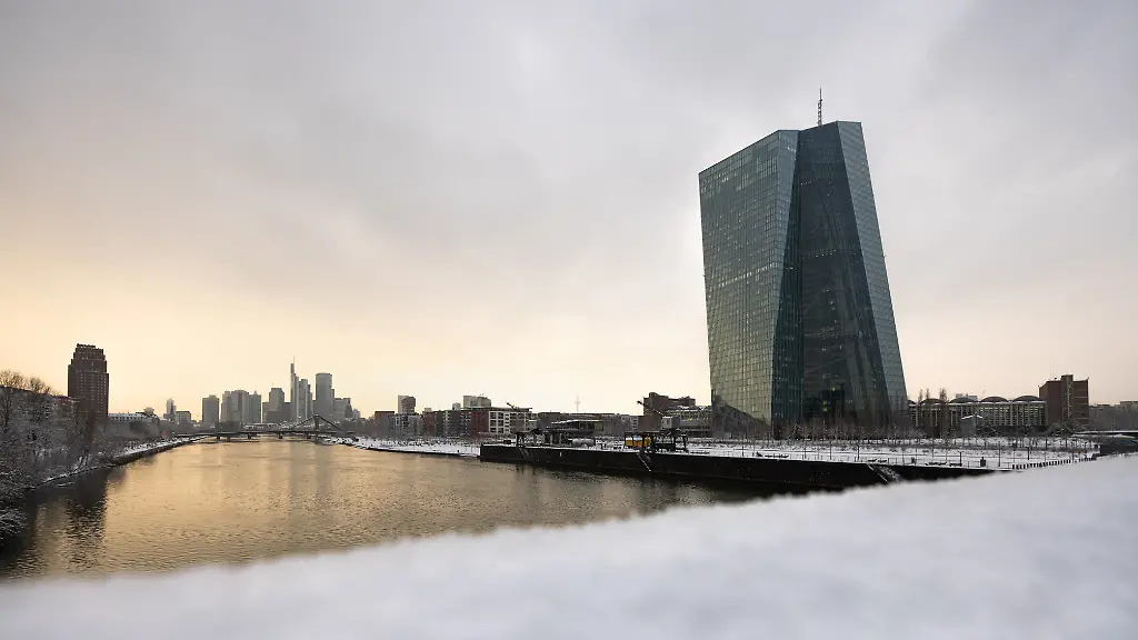 EZB behält Leitzins trotz sinkender Inflation bei
