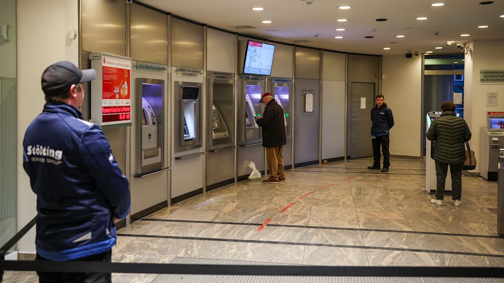 Polizei beendet Arbeiten im Tresorraum nach Mega-Einbruch in Gelsenkirchen