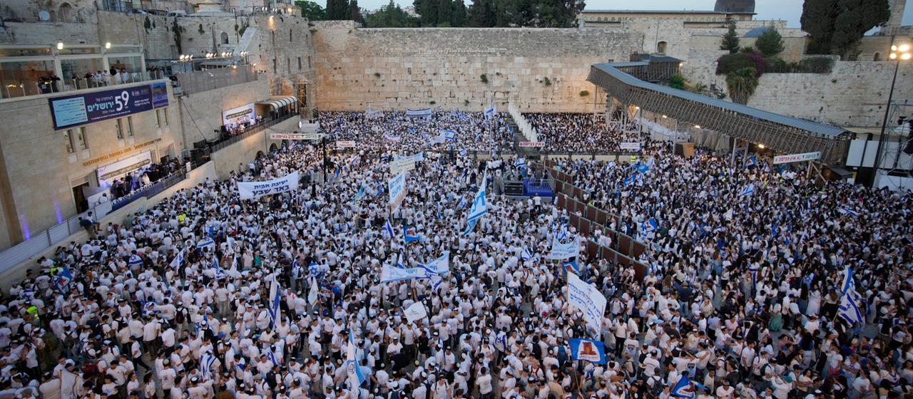 Nationalistische Israelis marschieren durch Jerusalems Altstadt