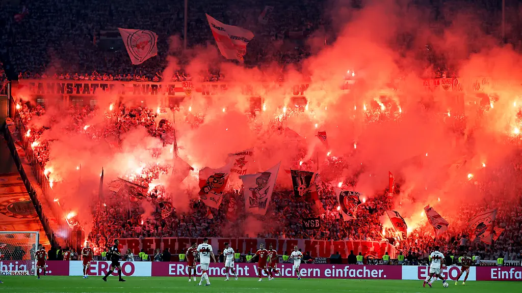 DFB ermittelt: Hohe Strafen für Pyro und Proteste beim Pokalfinale drohen