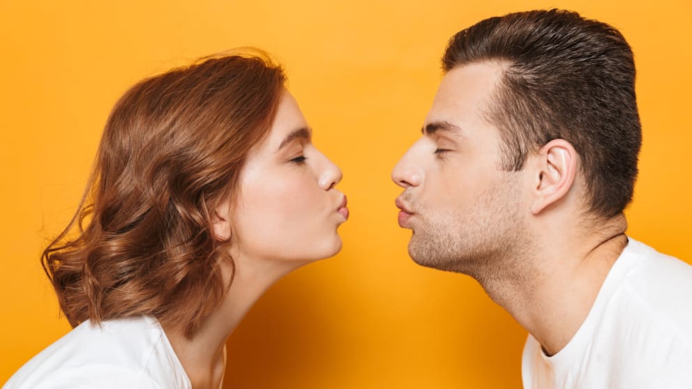 Warum der erste Eindruck alles entscheidet: Welche Kuss-Typen bei Frauen beliebt sind