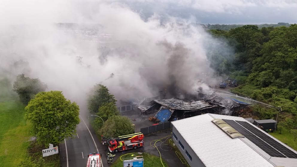 Feuer in Kunststofffabrik in NRW verursacht Giftwolken