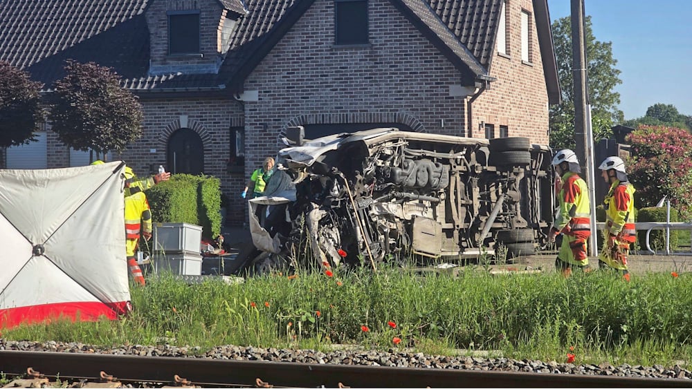 Tragischer Unfall in Belgien: Schulbus von Zug erfasst