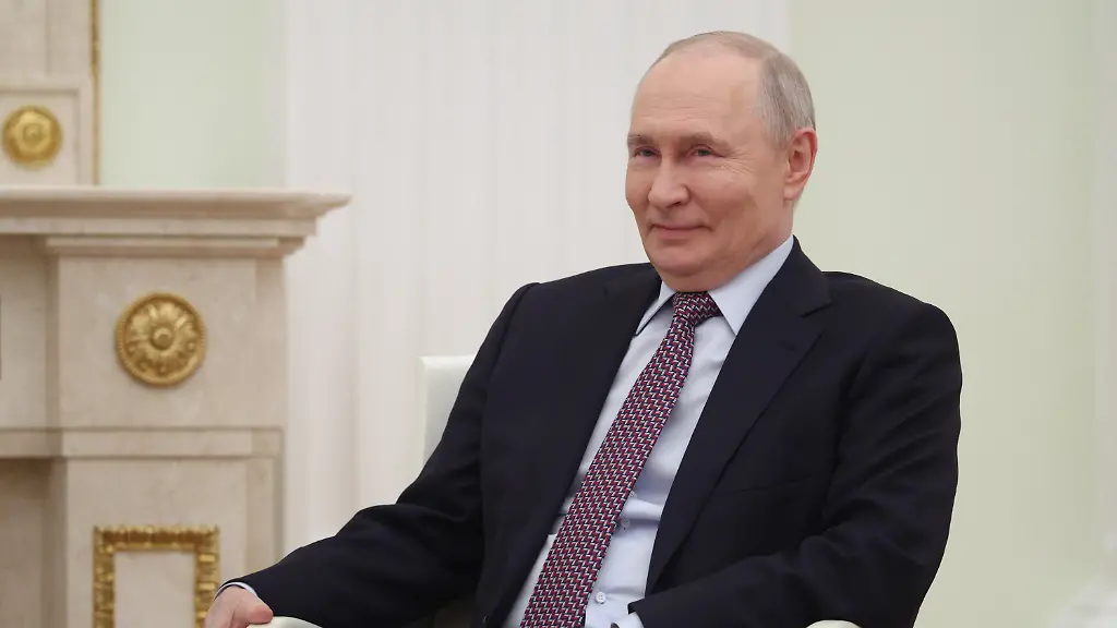 Russland feiert Siegestag unter Waffenruhe – Selenskyj und Trump ermöglichen Gefangenenaustausch