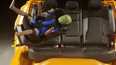 Autokindersitze im Test: Sicherheit und Handhabung zählen