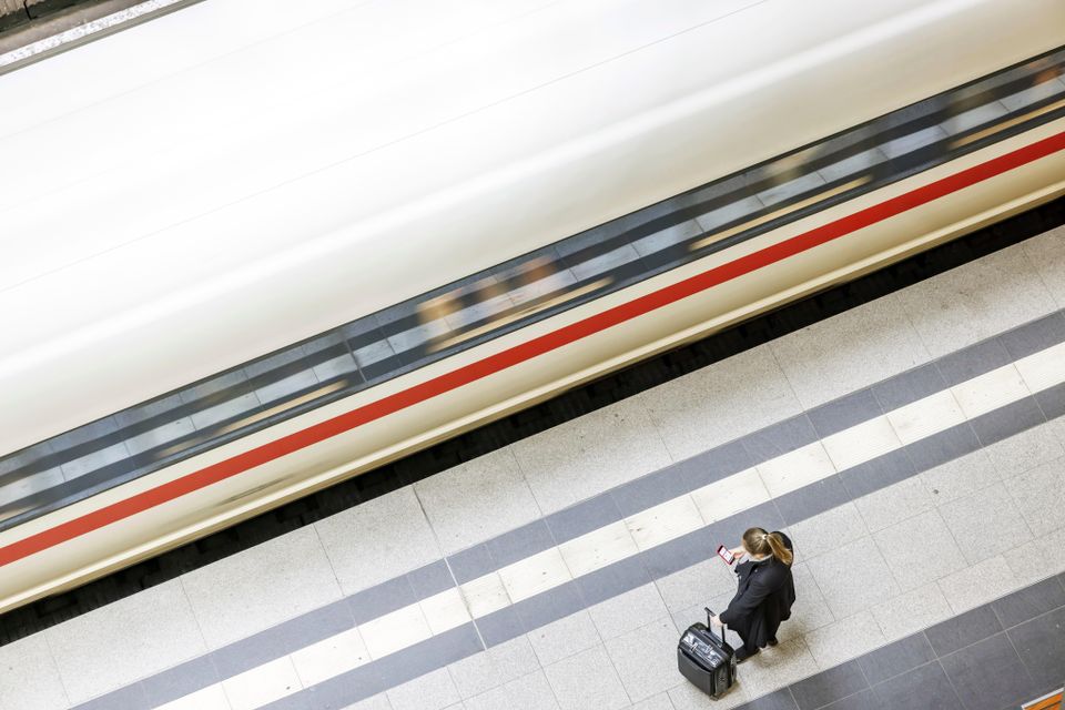 ICE am Berliner Hauptbahnhof: Last-Minute-Günstige Tickets