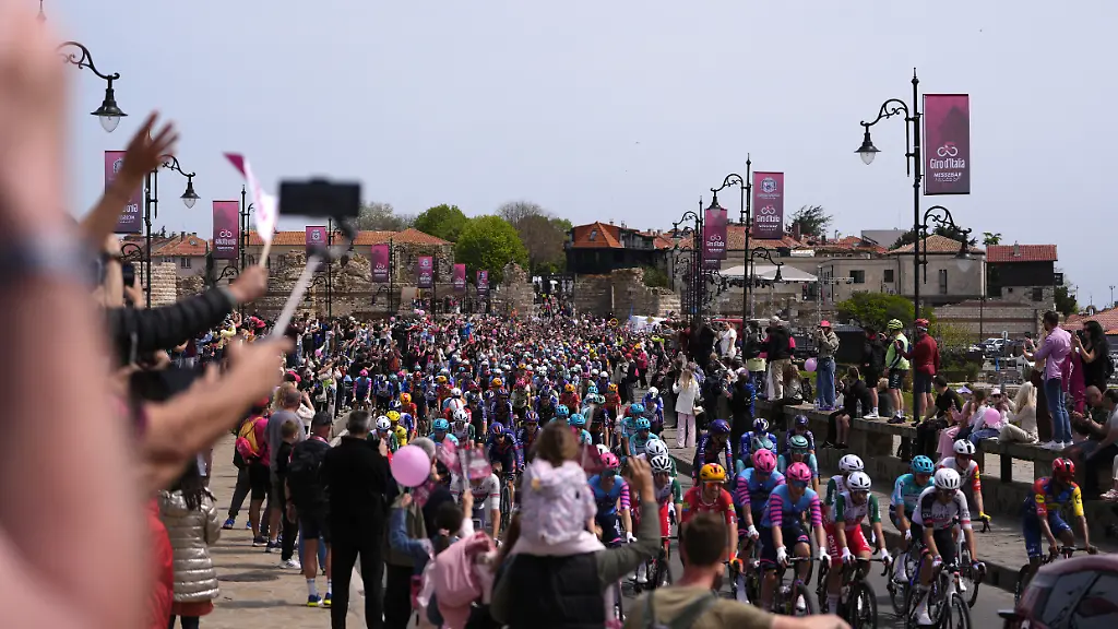 Unfallgeprägter Auftakt beim Giro d’Italia