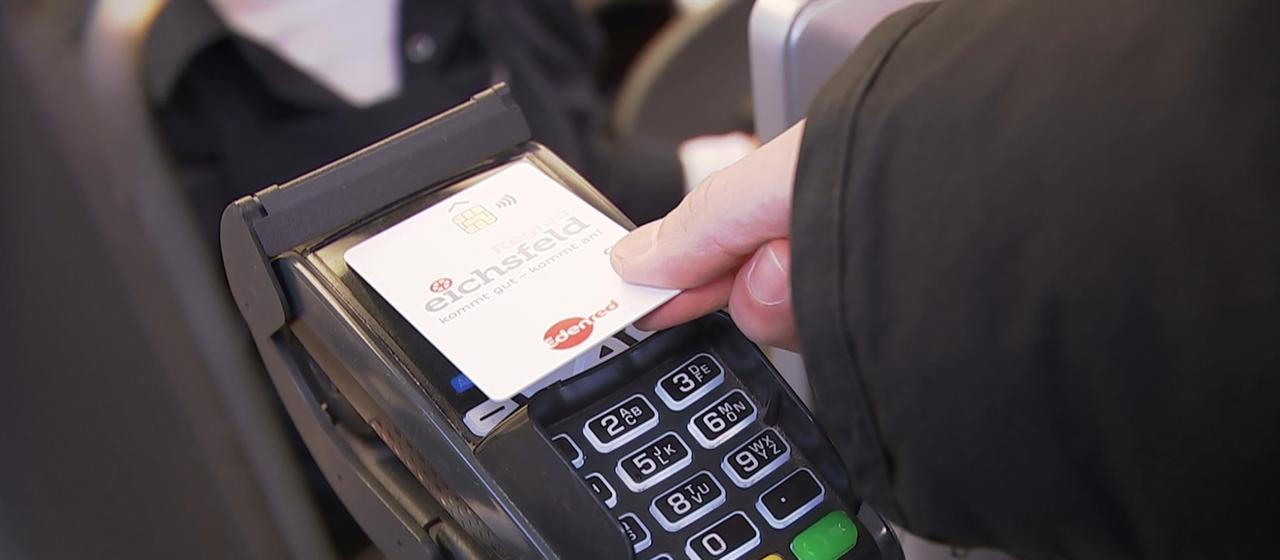 Zwei Jahre Bilanz der Bezahlkarte für Asylbewerber