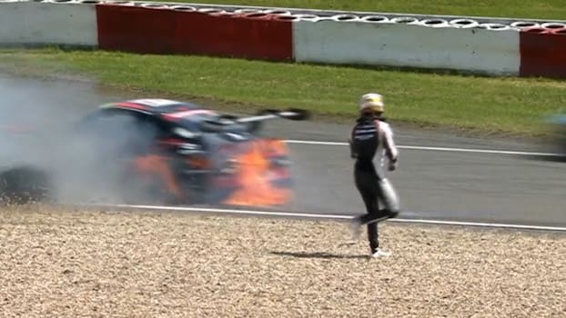 Schock am Nürburgring: Fahrer entgeht Horror-Crash in letzter Sekunde