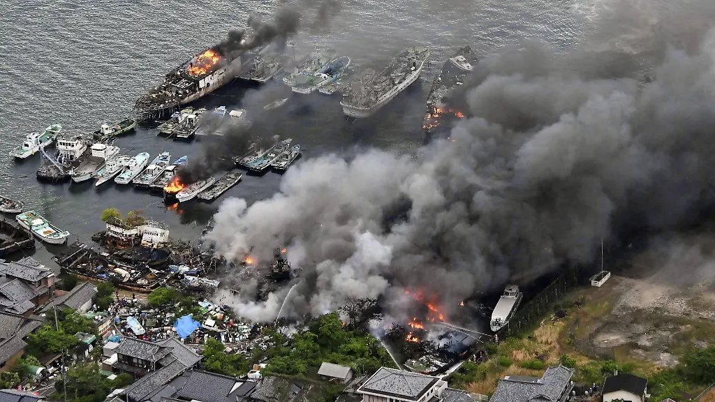 Großbrand in japanischer Werft zwingt Anwohner zur Evakuierung
