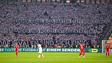 Protestaktionen beim DFB-Pokalfinale: Fans unterbrechen Spiel mit Pyrotechnik