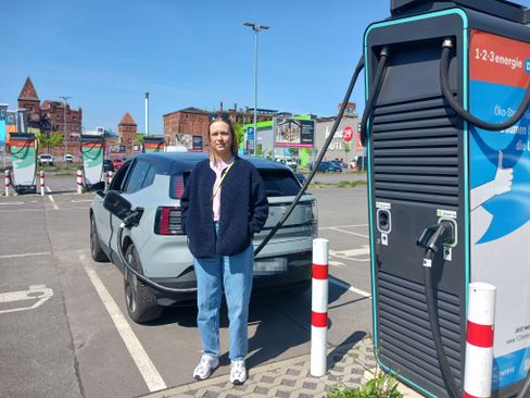 Alltagserfahrungen mit E-Autos: Herausforderungen und Chancen