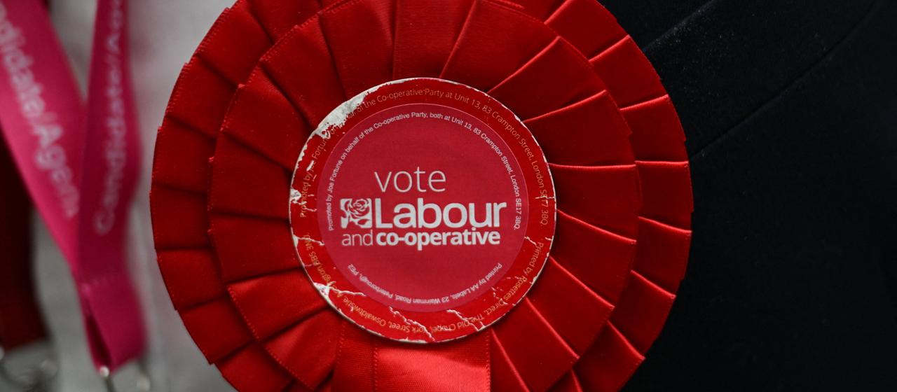 Labour-Partei erleidet historische Niederlage bei Kommunalwahlen in Großbritannien
