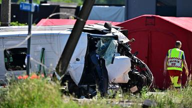 Eilmeldung: Schulbus kollidiert mit Zug in Belgien