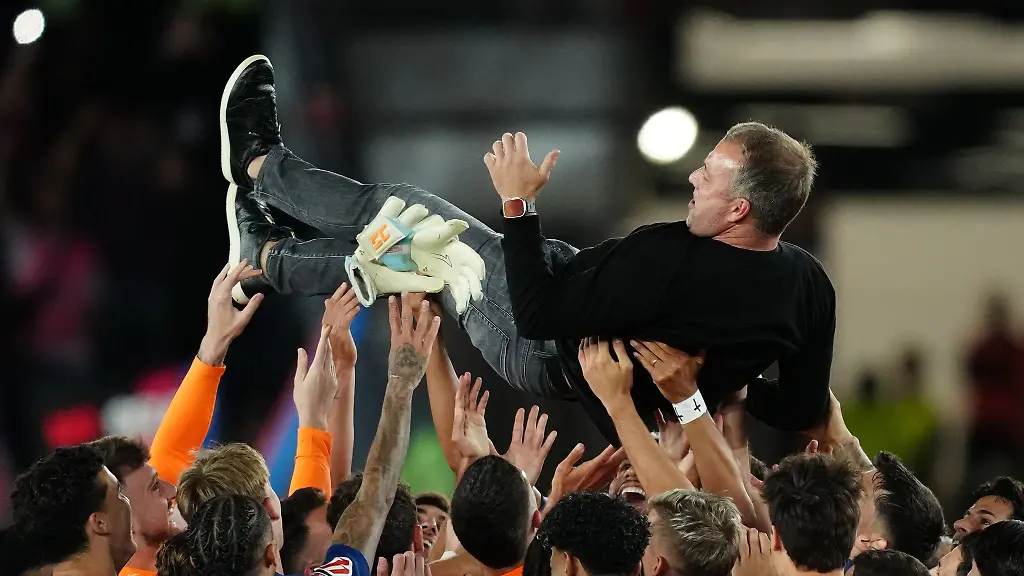 Hansi Flick verlängert Vertrag beim FC Barcelona bis 2028