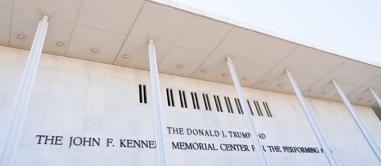 Gericht stoppt Umbenennung des Kennedy Centers durch Trump