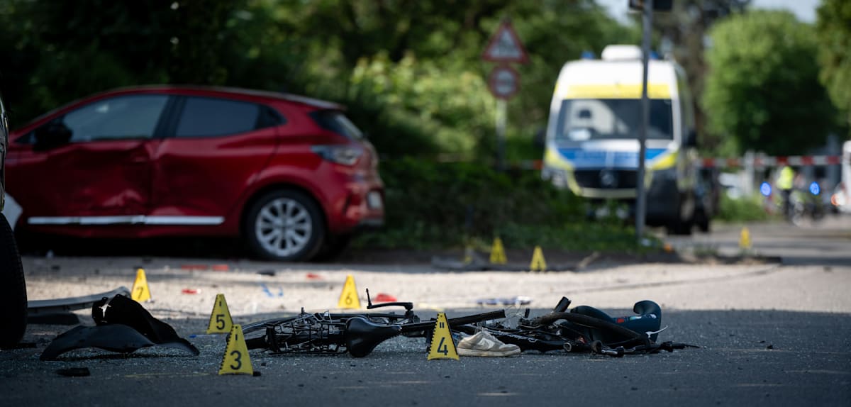 Tragödie in Dinslaken: Zwei Kinder tot durch Herzstillstand der Fahrerin