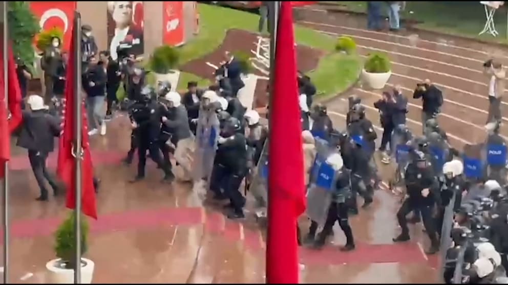 Polizeieinsatz in der CHP-Zentrale: Ein Blick auf die Entwicklungen