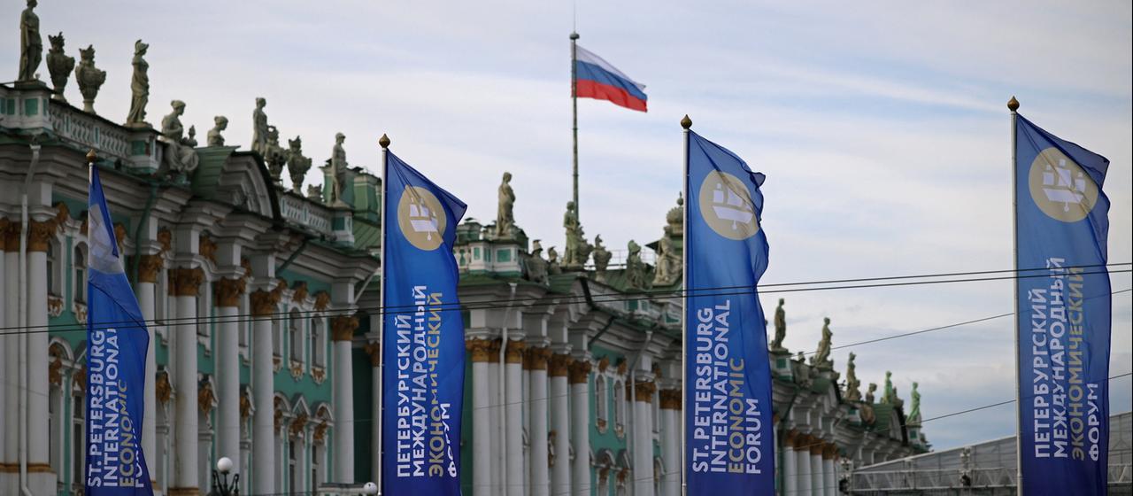 Russland meldet Drohnenangriffe während Wirtschaftsforum in St. Petersburg