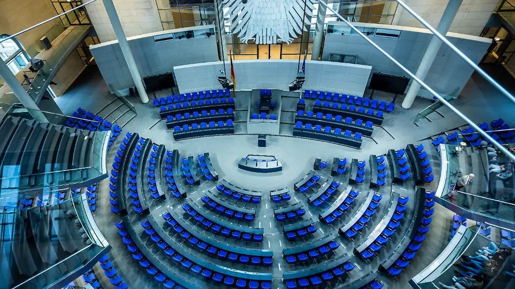 Sommerpause im Bundestag soll entfallen