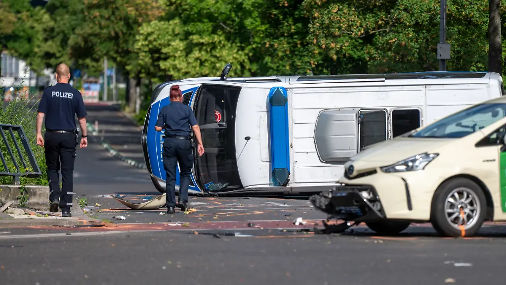 Schwerer Unfall in Berlin-Kreuzberg: Acht Verletzte bei Zusammenstoß