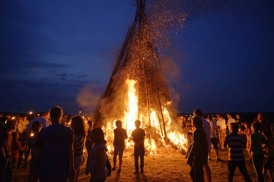 Rechtsextreme Nutzung von Mittsommerfesten in Deutschland