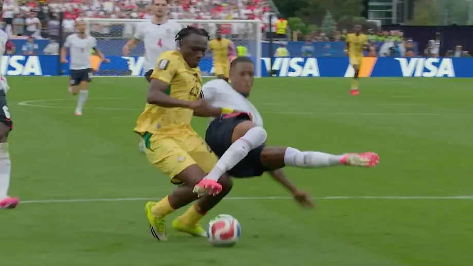 England entgeht einem späten Elfmeter gegen Ghana