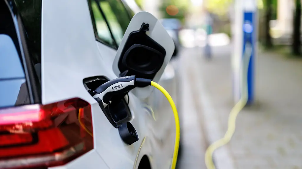 Staatliche Förderung treibt Verkäufe von E-Autos voran