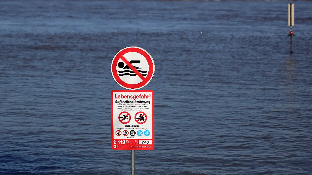 Überlebenschancen niedrig – Drei Männer nach Baden im Rhein vermisst