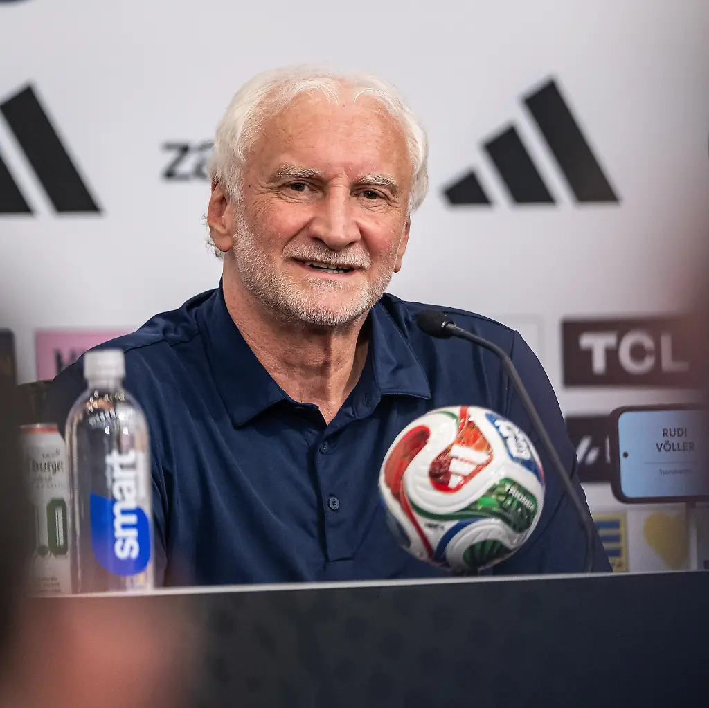 Rudi Völler warnt die deutsche Fußball-Nationalmannschaft