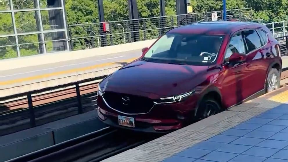 Navi führt Autofahrerin auf Bahngleise