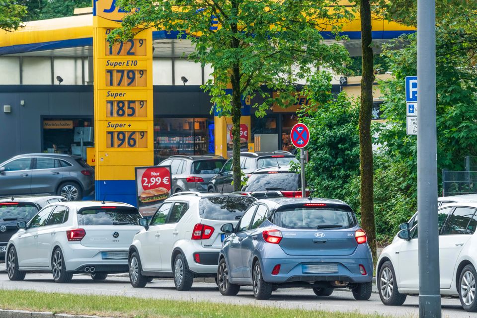 Steuererhöhung auf Kraftstoffe führt zu Preissteigerungen an Tankstellen