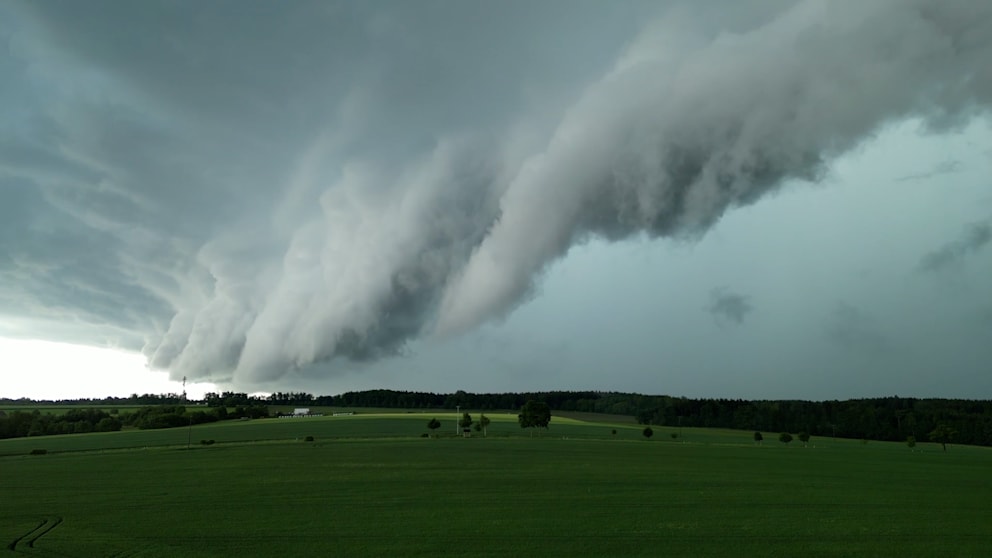 Unwetter mit Sturmböen und Hagel überzieht das Land