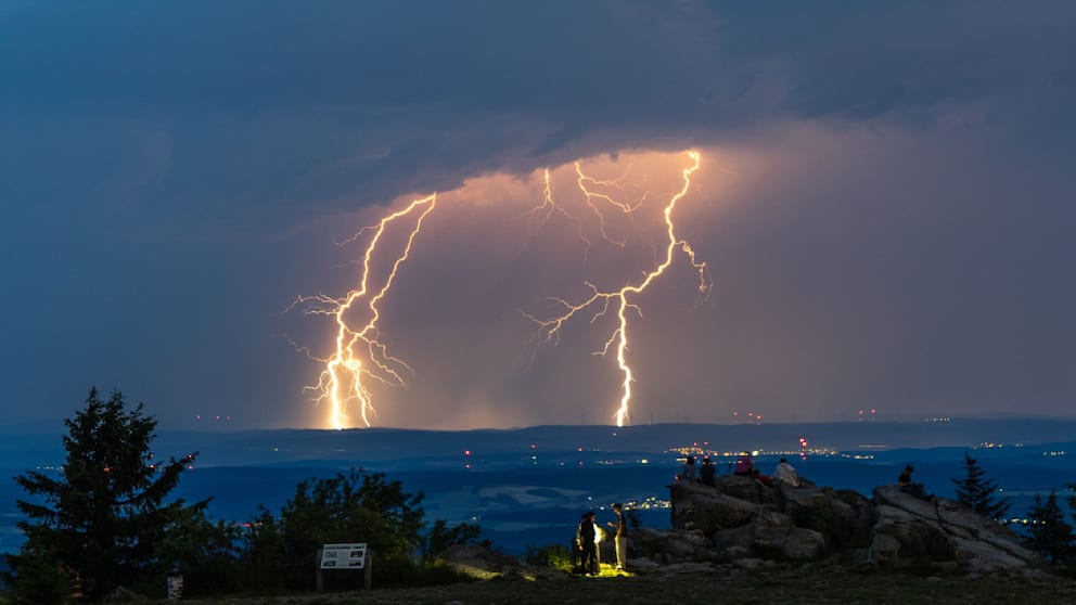 Heftige Unwetter und Blitze über Deutschland