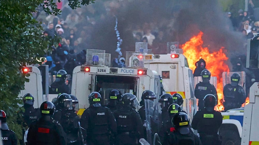 Proteste gegen Migranten in Belfast nach Messerangriff