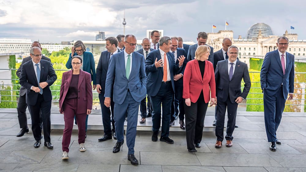 Regierung vereinbart weitere Gespräche mit Sozialpartnern im Kanzleramt