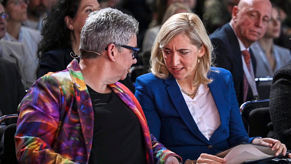 Warken verteidigt Reform der Pflegegrenze