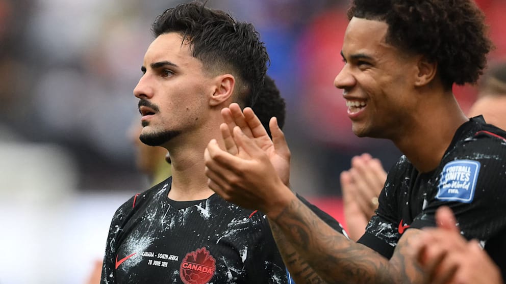 Emotionales Interview des kanadischen Fußballspielers über seine verstorbenen Eltern