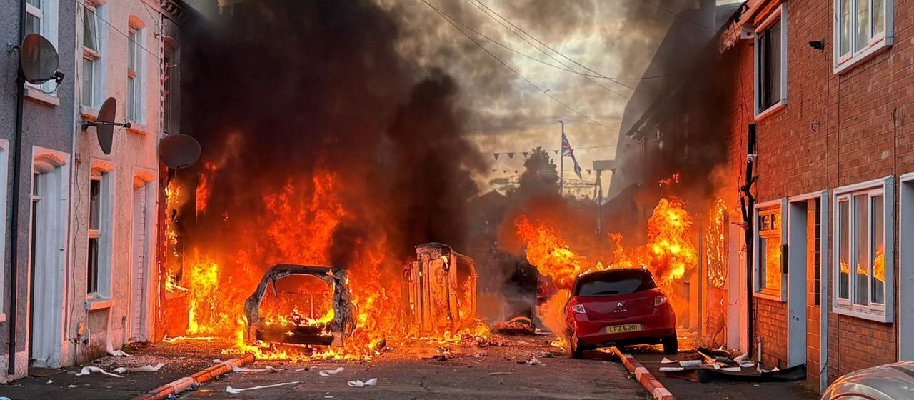 Messerattacke in Belfast: Gewalt und Proteste