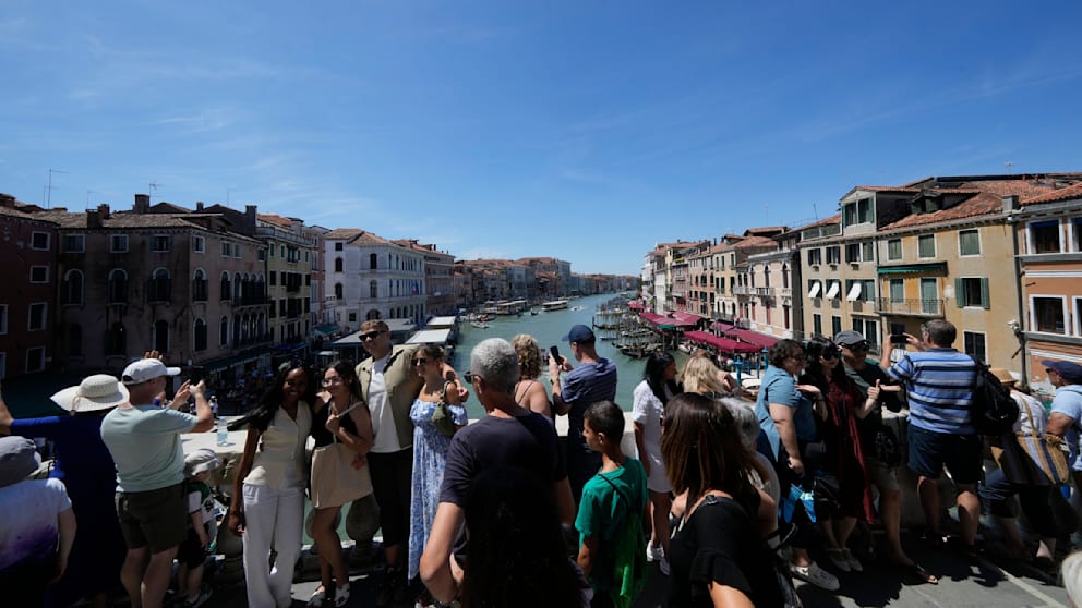 Illegale Gepäckträger in Venedig: Warnung vor Betrug