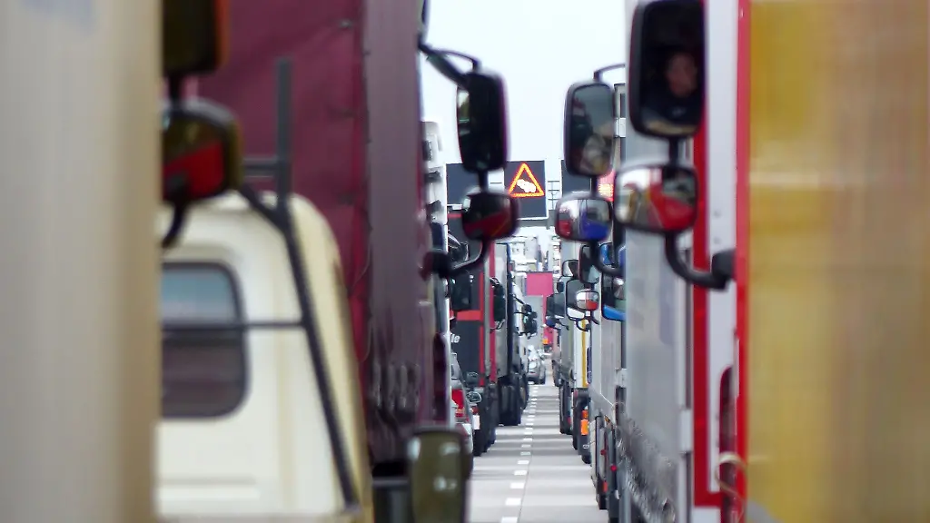 Urteil zur Verantwortung von Lkw-Fahrern im Stop-and-Go-Verkehr