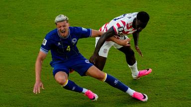 Balogun zurück im Team: FIFA hebt Rote Karte auf