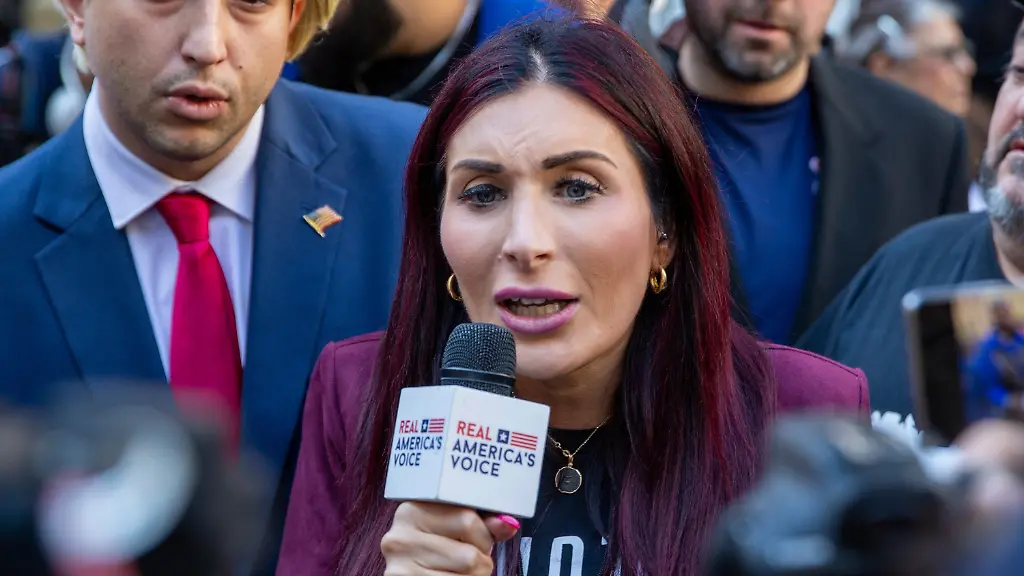 Laura Loomer trifft Selenskyj und spricht über Reue