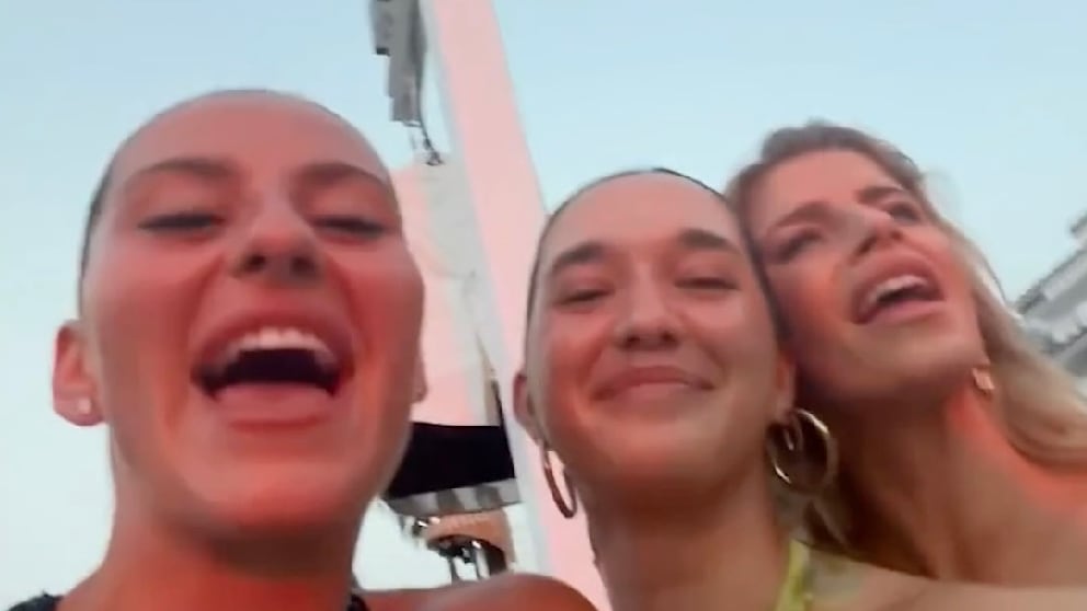 Tennis-Star Kostyuk feiert auf Ibiza mit Caro Daur und Eva Lys