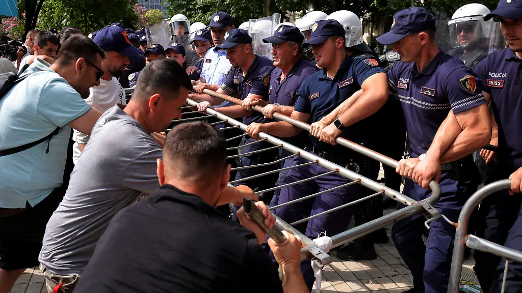 Protest gegen Luxus-Projekt in Albanien eskaliert